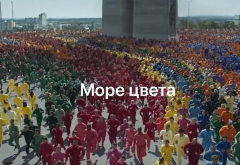 Потоки цвета в новой рекламе iPhone XR